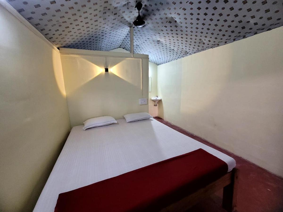 Om D S Cafe 51 & Beach Stay Gokarna  Exterior foto
