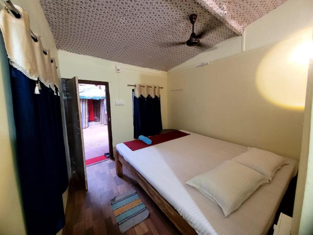 Om D S Cafe 51 & Beach Stay Gokarna  Exterior foto