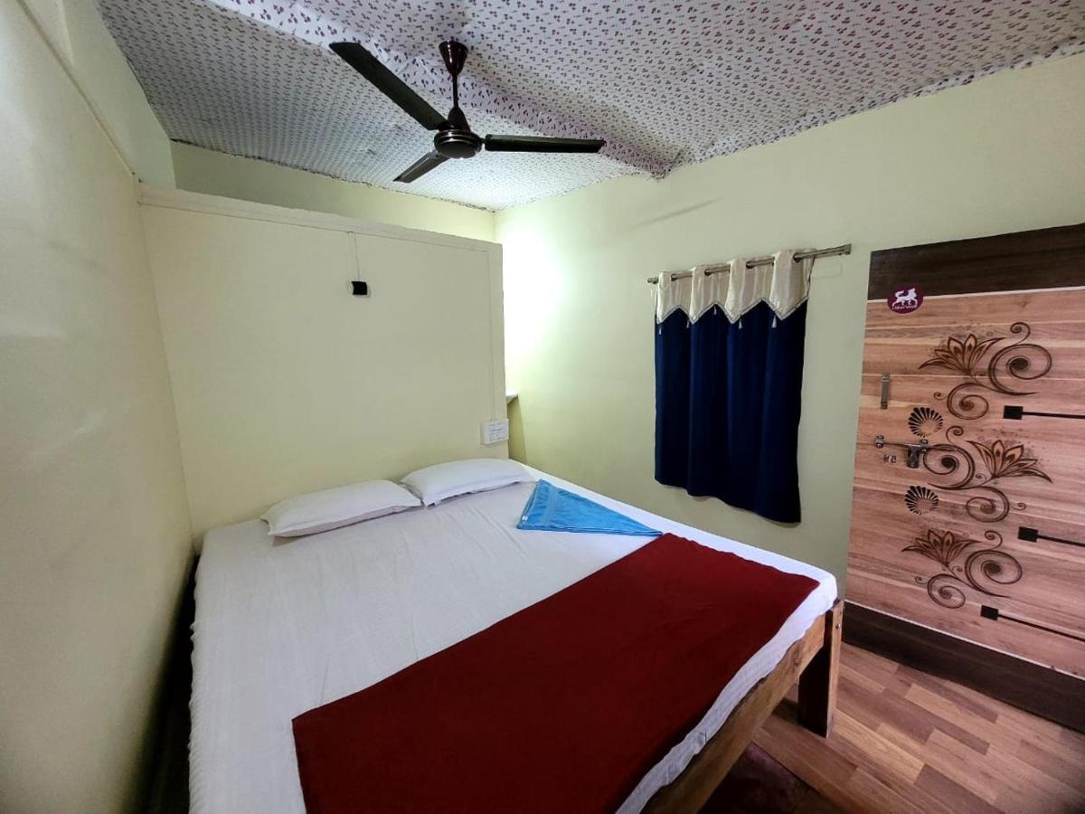 Om D S Cafe 51 & Beach Stay Gokarna  Exterior foto