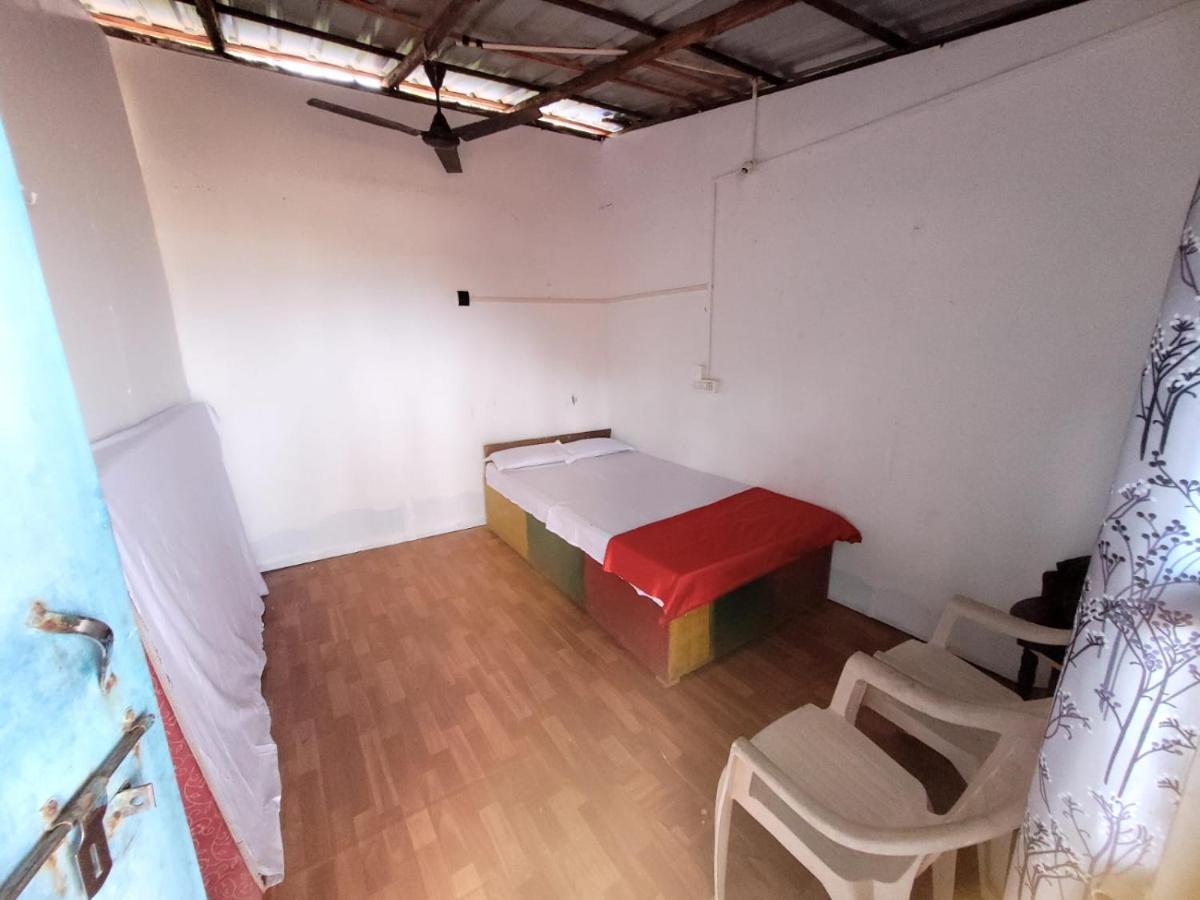 Om D S Cafe 51 & Beach Stay Gokarna  Exterior foto